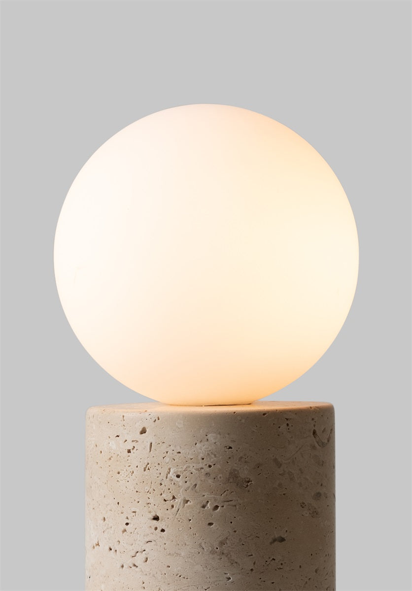 es geht um RoMi Tischleuchte Tivoli. weiß