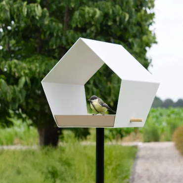 Heeej! Big DIamond vogelhuis wit-zand in tuin met vogel