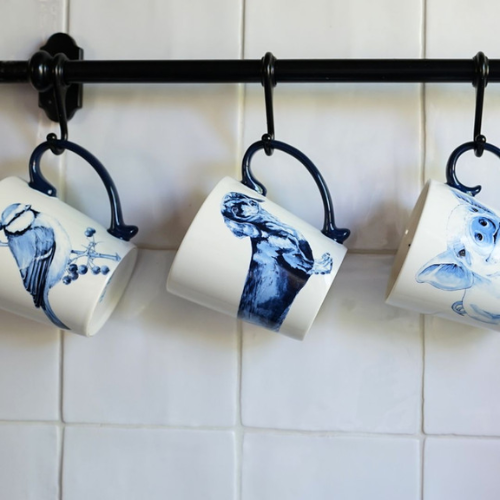 Heinen Delfts blauw mokken hangend