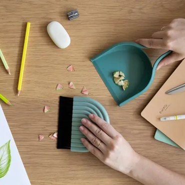 Peleg Design DustArch Green Kehrschaufel und Kehrschaufel