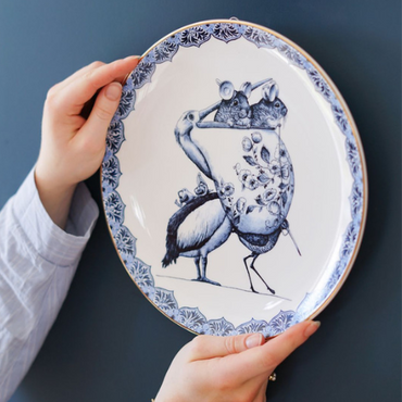 Heinen Delfts Blauw Wandbord Redmer Hoekstra Pelikaan 27.5 cm