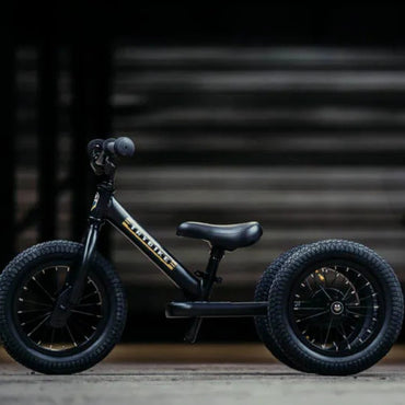 Trybike steel 2-in-1 loopfiets mat zwart sfeerfoto