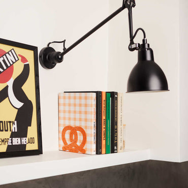 Balvi Buchstütze Pretzel braun Metall einzeln