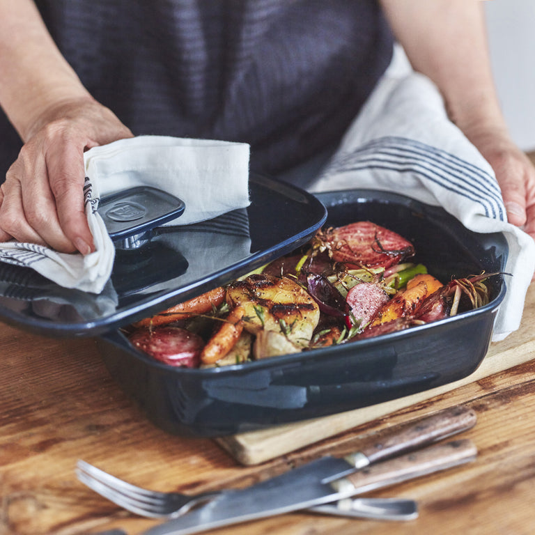 Rechteckige E-Box im Maßstab 1:43 von Emile Henry – 360 x 230 mm – Cèdre