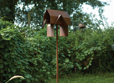 Frederik Roije Size Matters Modern design vogelvoederhuis in tuin – Roijé