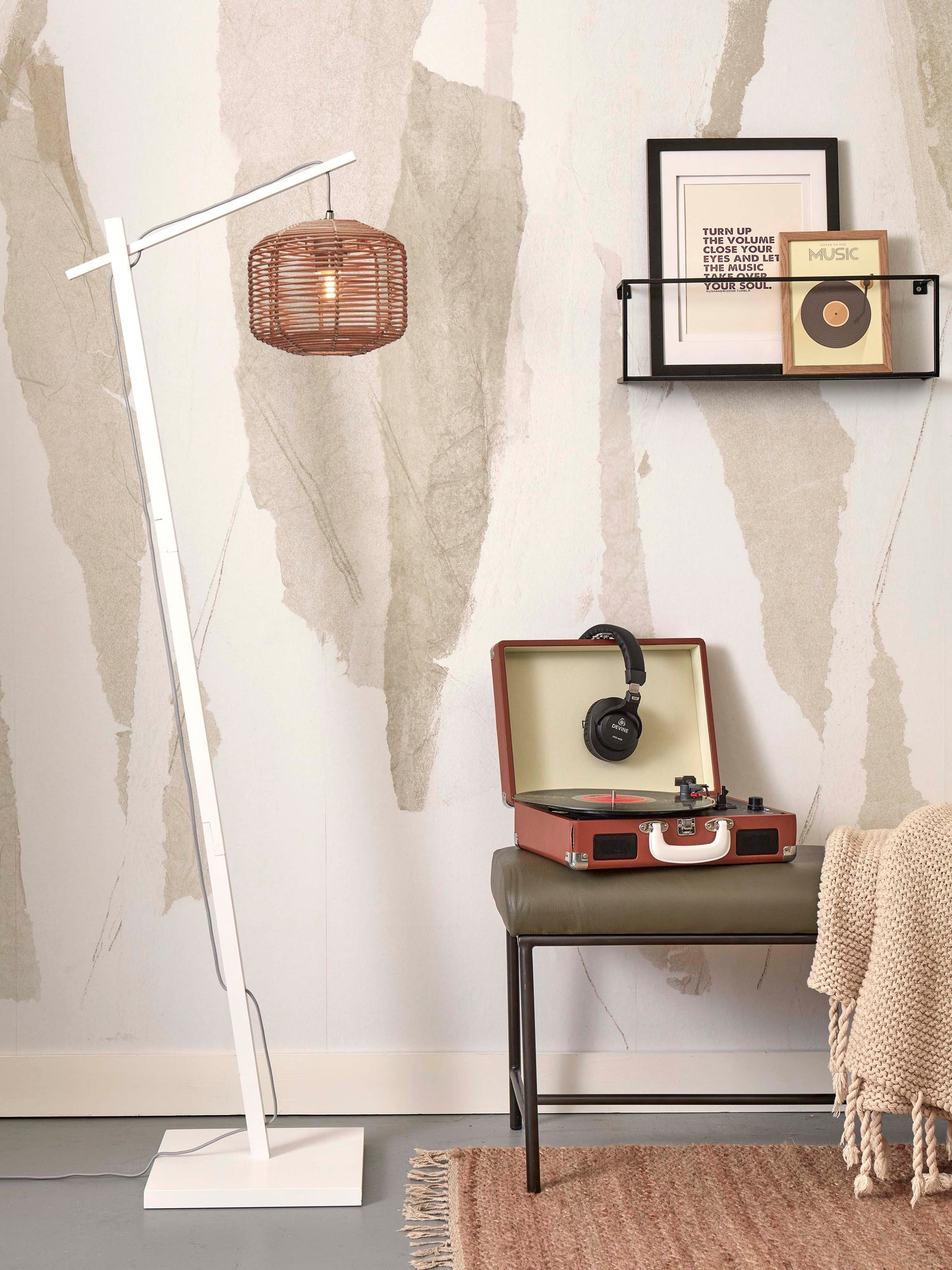 Good&Mojo Stehleuchte Tanami S Bambus weiß H.150cm/Schirm Dia.25xH.20cm Rattan. nass.