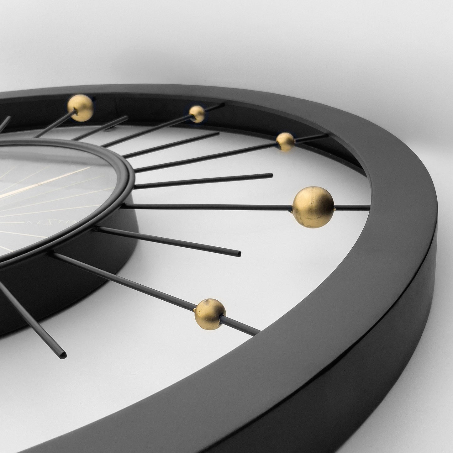 Wandklok 90cm-Geruisloos-Zwart-Metaal-NeXtime 'Orbit Large'