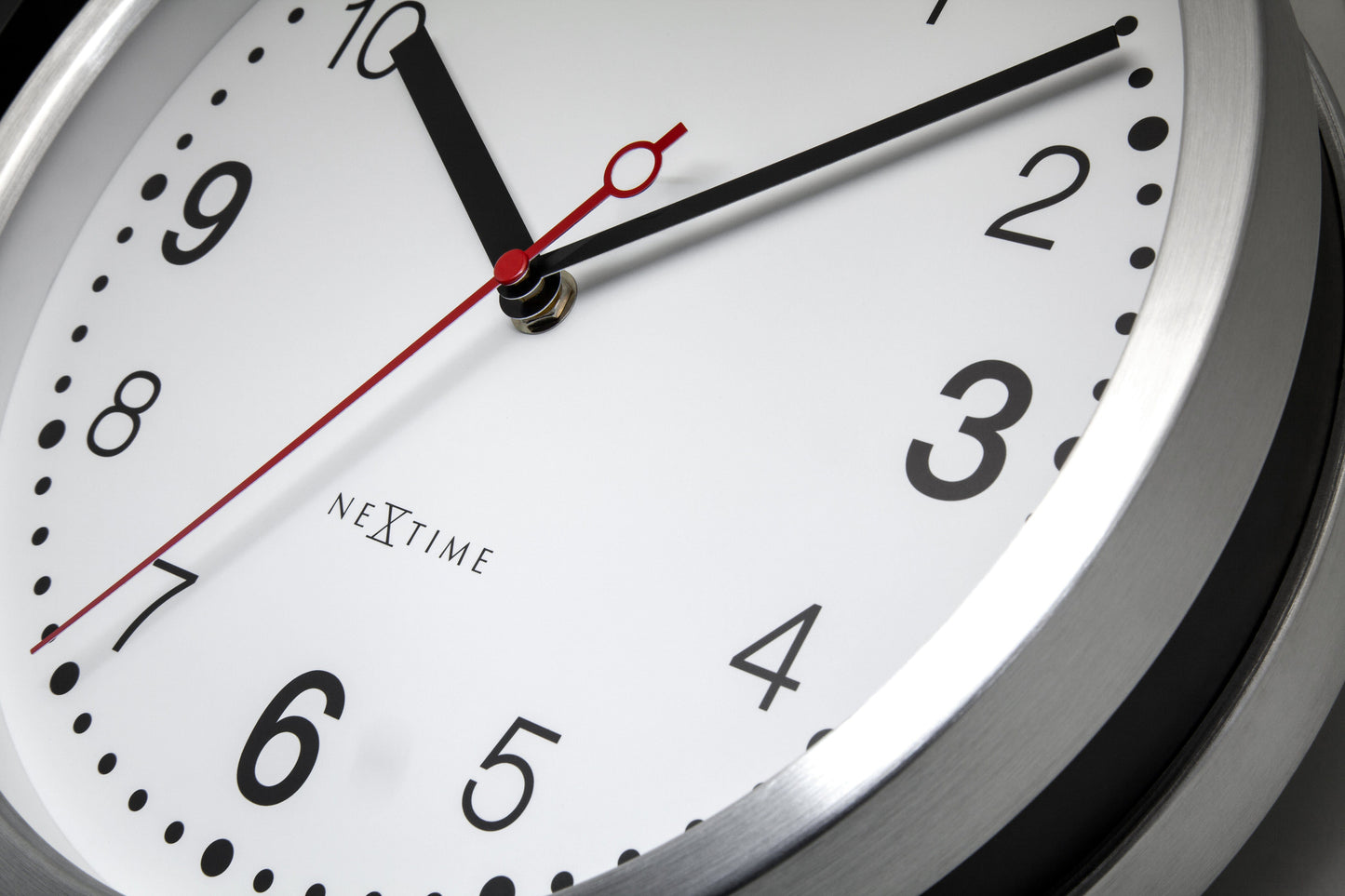 Wandklok 32,3 x 28 x 10 cm - stil - wit & zwart - aluminium - NeXtime 'Double'