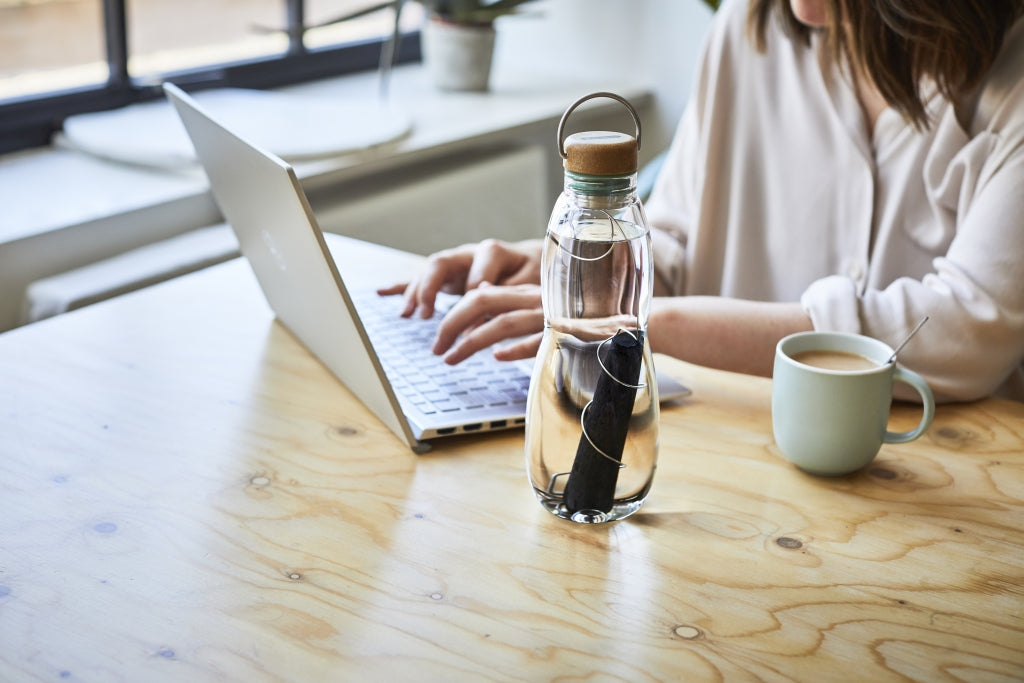 Black+Blum Eau Good Glass - Waterfles - 0.65Ltr - Olijfgroen sfeer