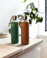 Black+Blum Glazen Waterfles - Waterfles glas - 0.6Ltr - Olijfgroen