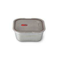 Black+Blum quadratische Lebensmittelbox aus Stahl – Meal Prep – 195 x 189 x 77 mm – Grau/Rot