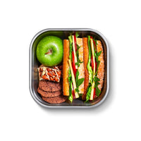 Black+Blum quadratische Lebensmittelbox aus Stahl – Meal Prep – 195 x 189 x 77 mm – Grau/Rot