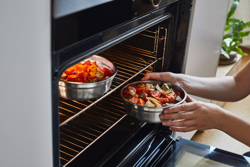 Black+Blum RVS-voedselkom groot - voor maaltijdvoorbereiding - Ø 170 mm - H 81 mm - Grijs/Rood