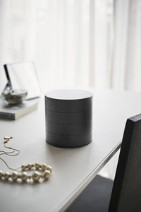 Yamazaki Tower Schmuckorganizer, 4-stöckig – Schwarz