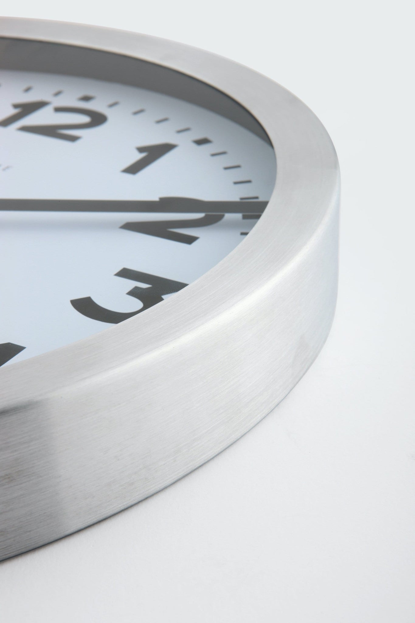 NeXtime Wandklok - 35 cm - Aluminium - 'Station radiogestuurde (DCF) cijfers'