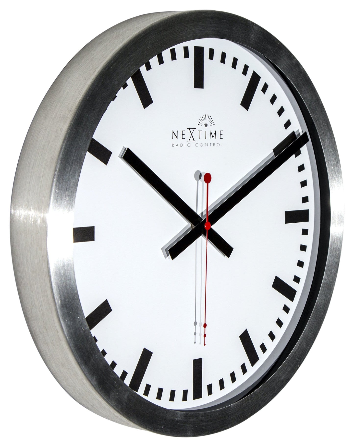 NeXtime Wandklok - 35 cm - aluminium - 'Station radiogestuurd (DCF) streep' schuin