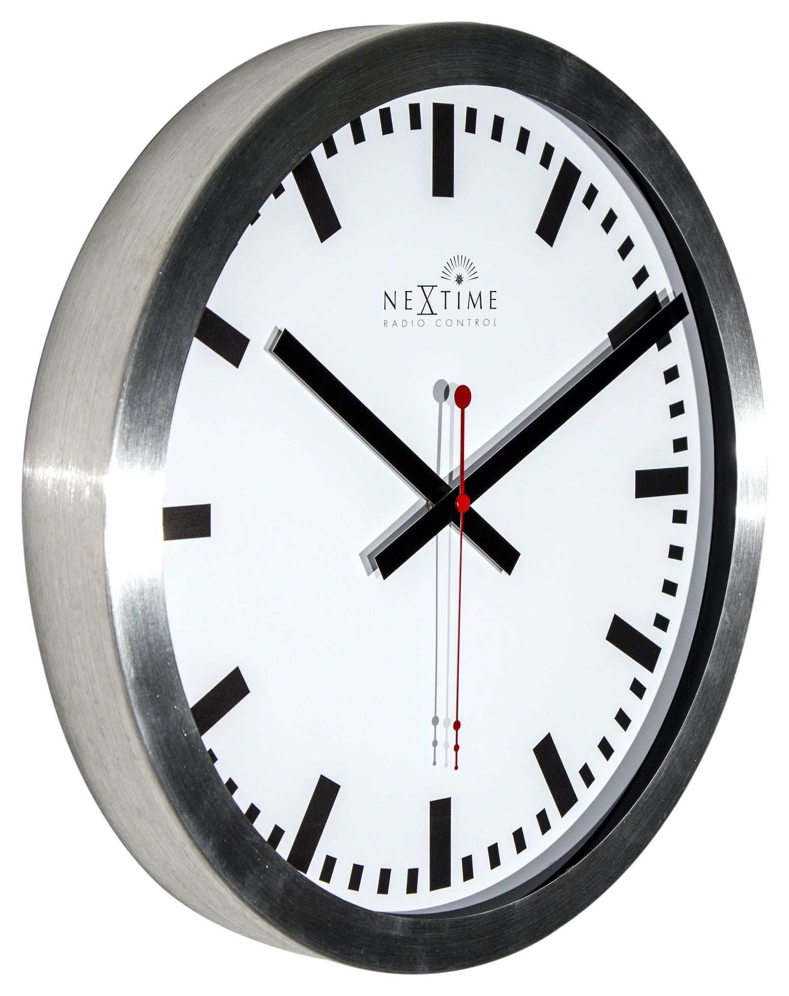 NeXtime Wandklok - 35 cm - aluminium - 'Station radiogestuurd (DCF) streep' schuin