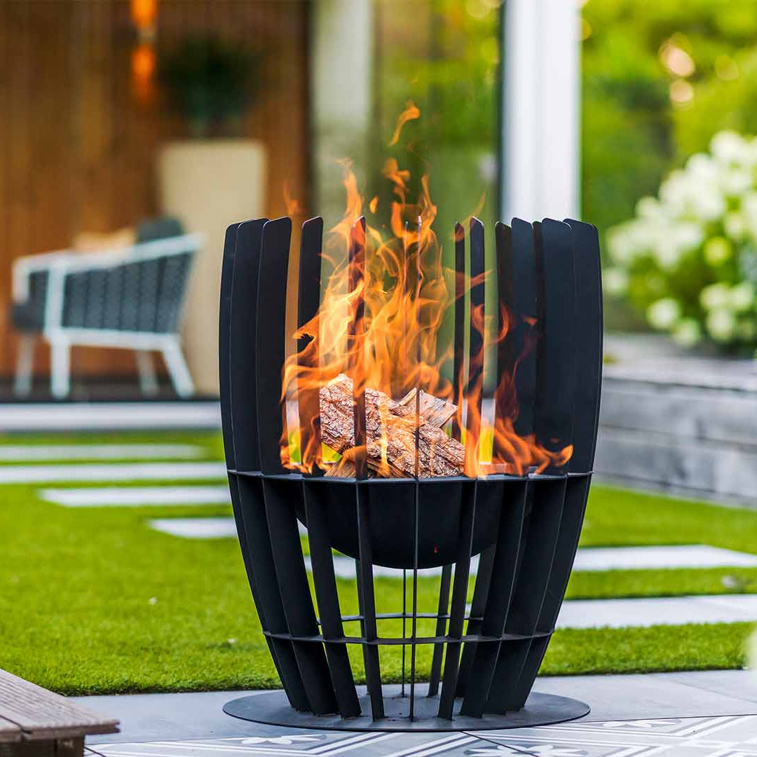 Vuurkorf Redfire branden in tuin