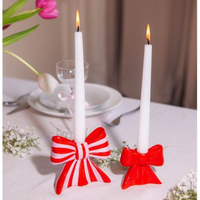 DOIY Bow Candle Holder Large op tafel met brandende kaars