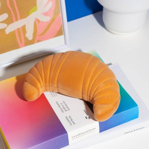 DOIY Good Morning Opbergdoos - Croissant gesloten op een boek