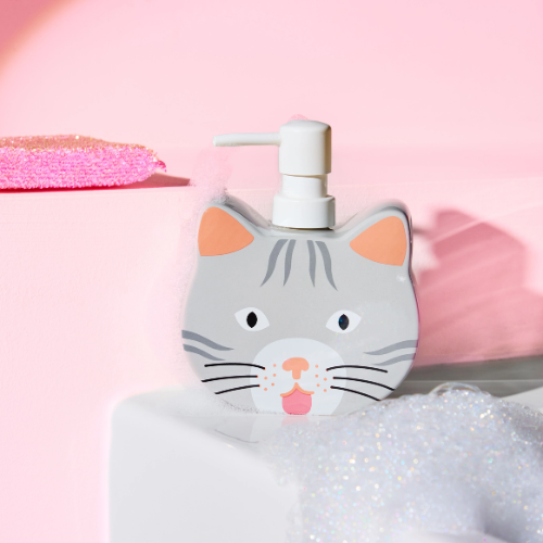 Fluid Market zeepdispenser kat in badkamer