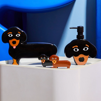 Zeeppomp hond van Fluid Market met andere teckel producten van het merk