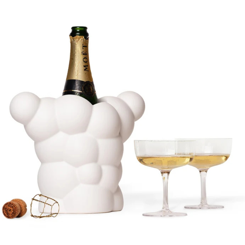 Frederik Roije Breezy Bubbles flessenkoeler keramiek wit sfeerfoto met champagne fles