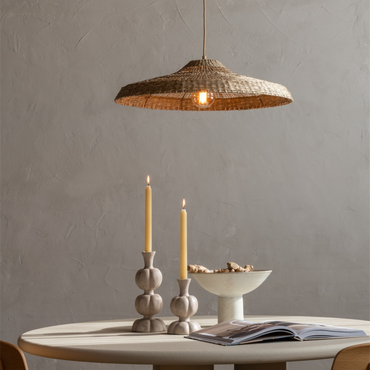 Bohemian-interieur-met-Good-Mojo-Santorini-S-hanglamp-boven-tafel