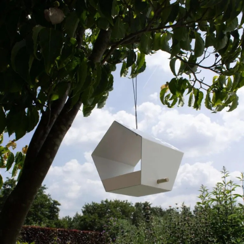Heeej! Hangend vogelvoederhuisje Small Diamond wit tuin