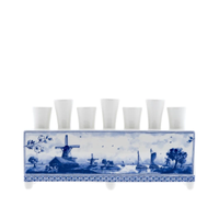 Heinen Delfts Blauw tulpenvaas Landschap, rechthoekige keramieken vaas van 17 cm met zeven tuitjes en een molendecoratie