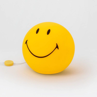 Mr. Maria Smiley Star light lamp op lichte achtergrond