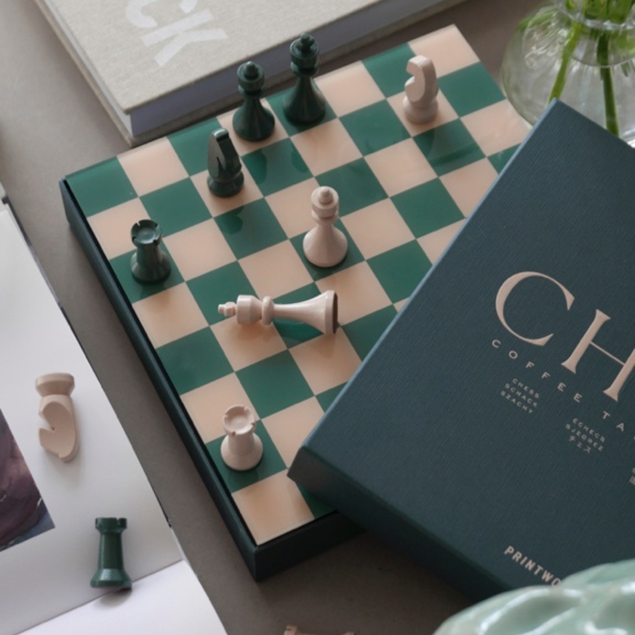 Printworks Spel Classic - Schaakspel groen sfeerfoto met doos