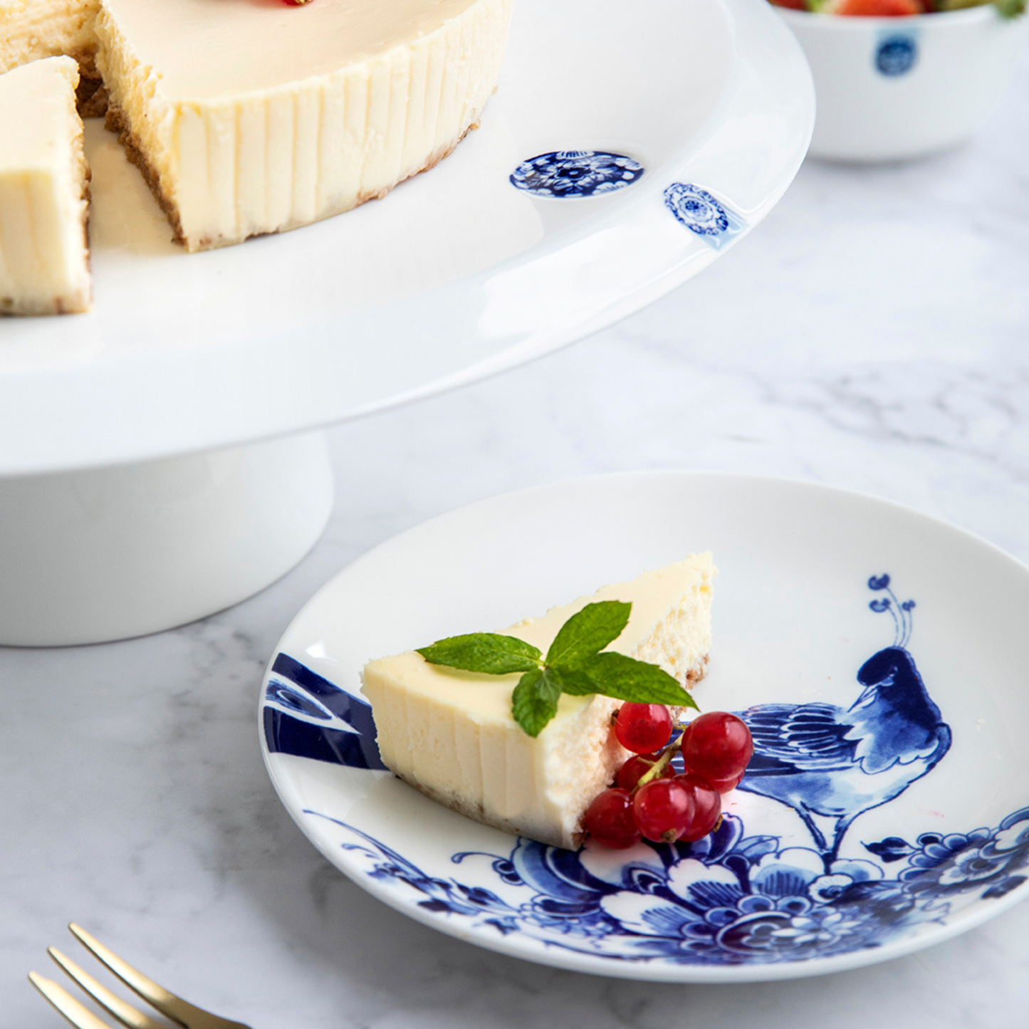 Royal Delft Peacock Symphony gebaksbord – Delfts Blauw Servies – 17 cm sfeerfoto