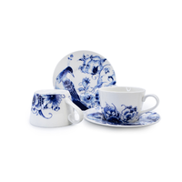 Royal Delft Peacock Symphony kop en schotel als set afgebeeld
