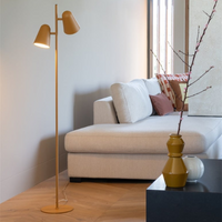 Staande_lamp_in_gele_kleur_met_verstelbare_spots_model_Salamanca