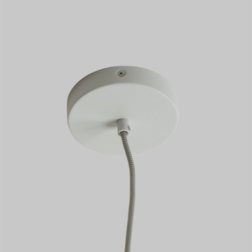 es geht um RoMi Hängelampe Tivoli. weiß