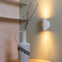 es geht um RoMi Wandleuchte Tivoli. weiß