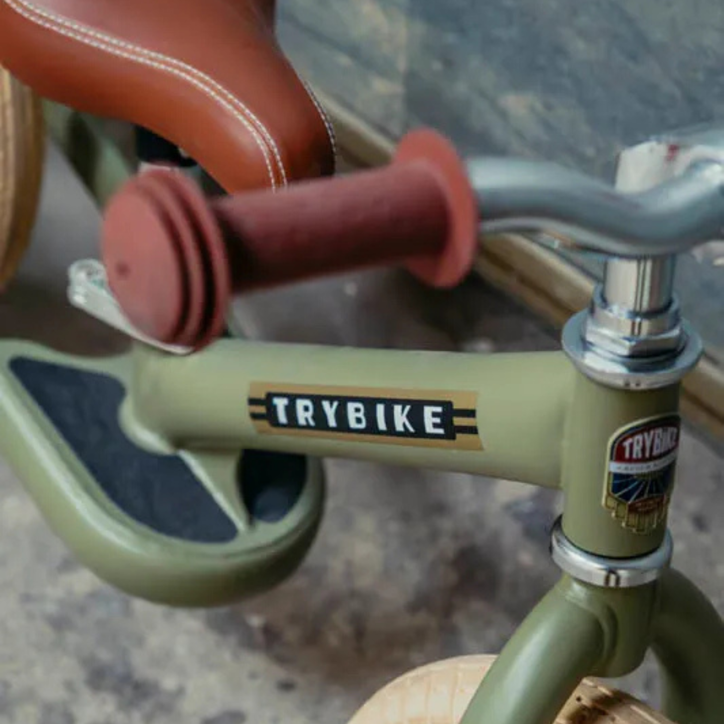 Trybike steel 2-in-1 loopfiets mat groen closeup foto