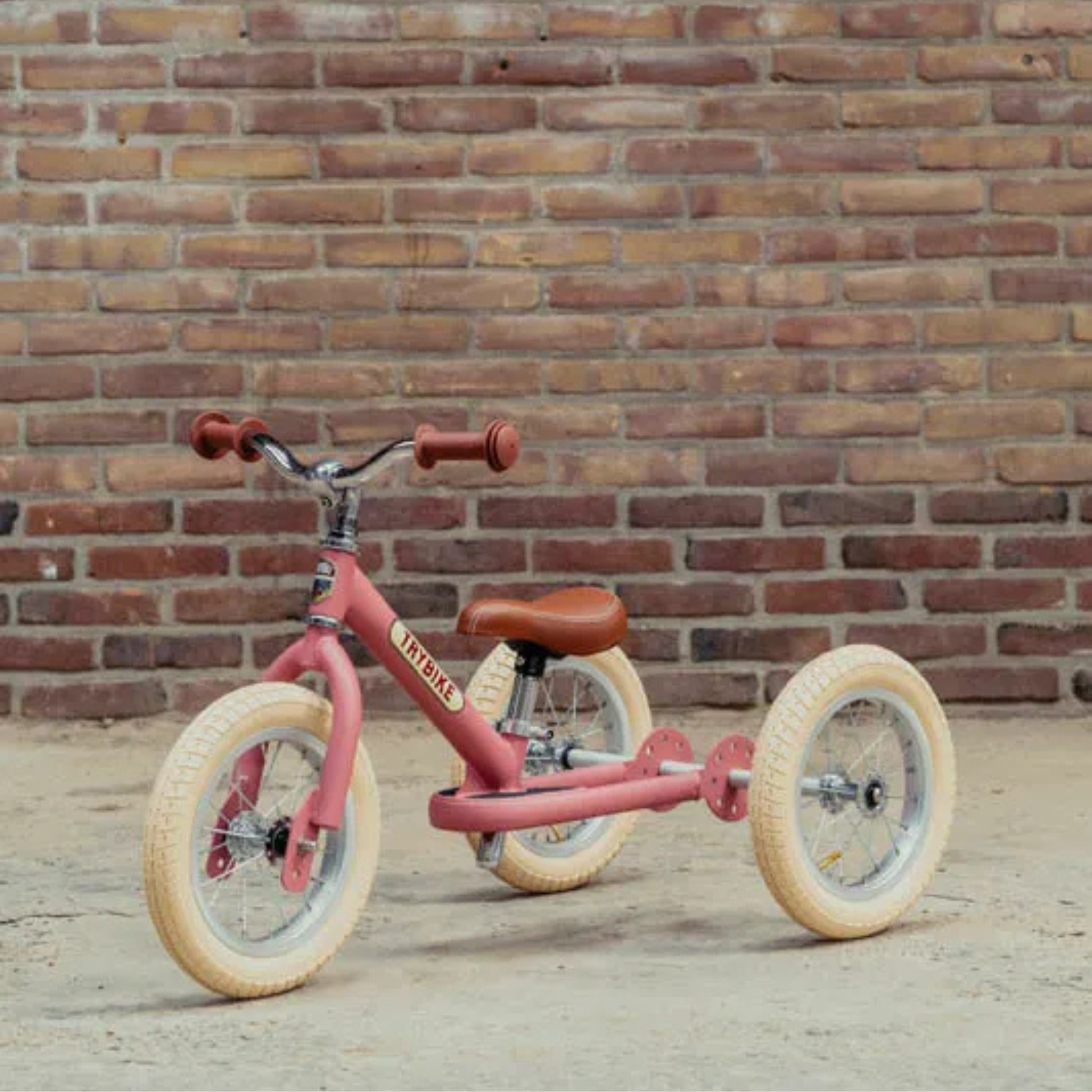 Trybike steel 2-in-1 loopfiets mat roze sfeerfoto