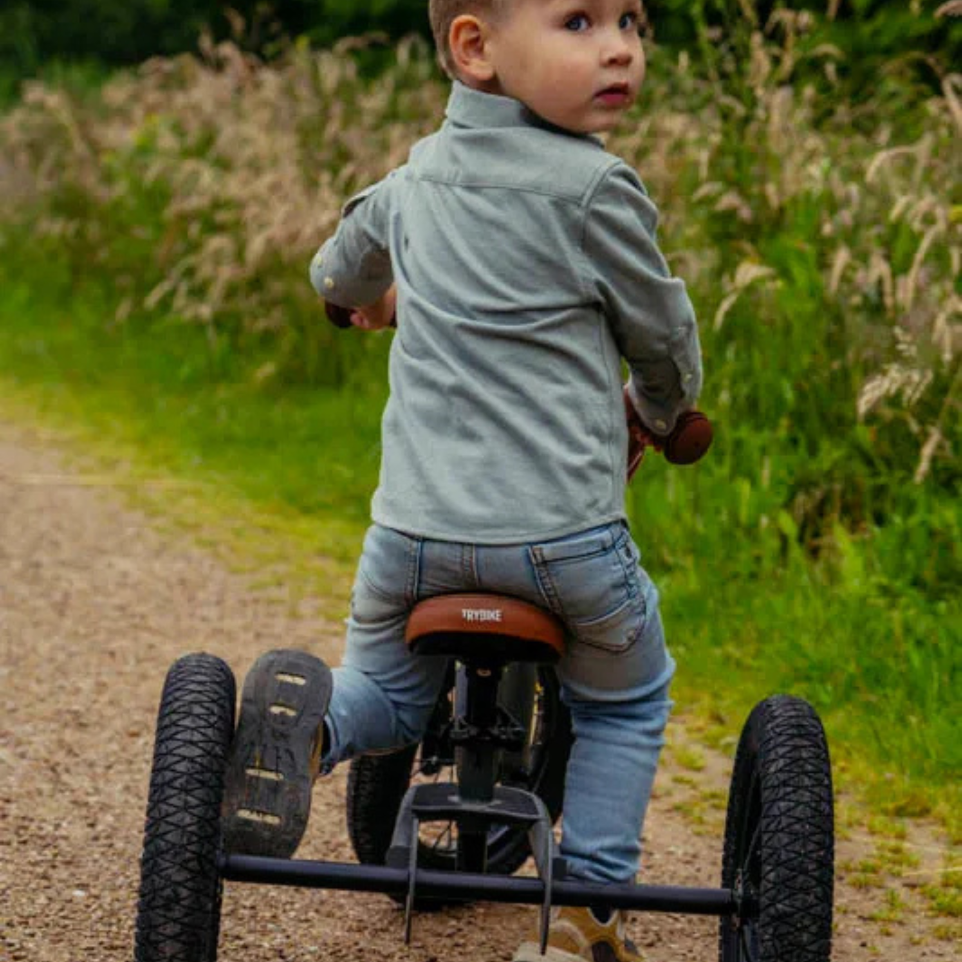 Trybike steel 2-in-1 loopfiets mat zwart sfeerfoto 2