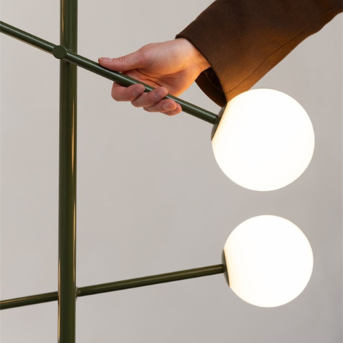 Es geht um die RoMi Copenhagen Stehleuchte. Grün