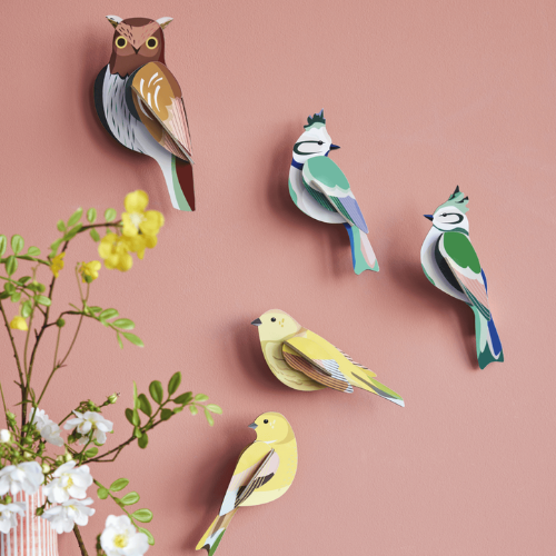 Studio Roof Forest Crests vogels op roze muur met uil en citrinella pair
