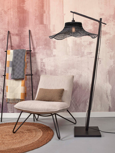 Good&amp;Mojo Stehleuchte Ibiza L Bambus gewellt schwarz. H.176cm/Haube 65x20cm. Schwarz