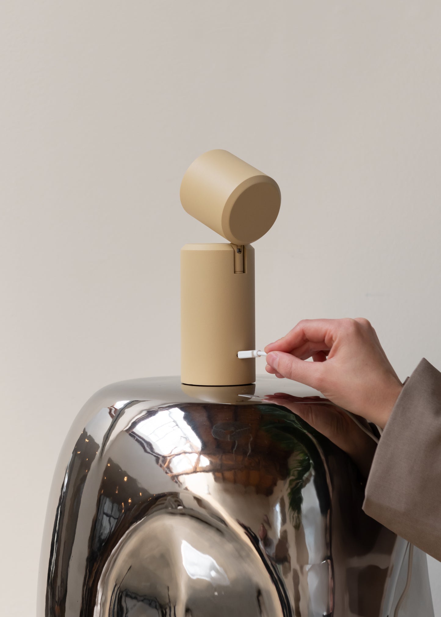 it's about RoMi Tafel-/wandlamp Milan beige oplaadbaar