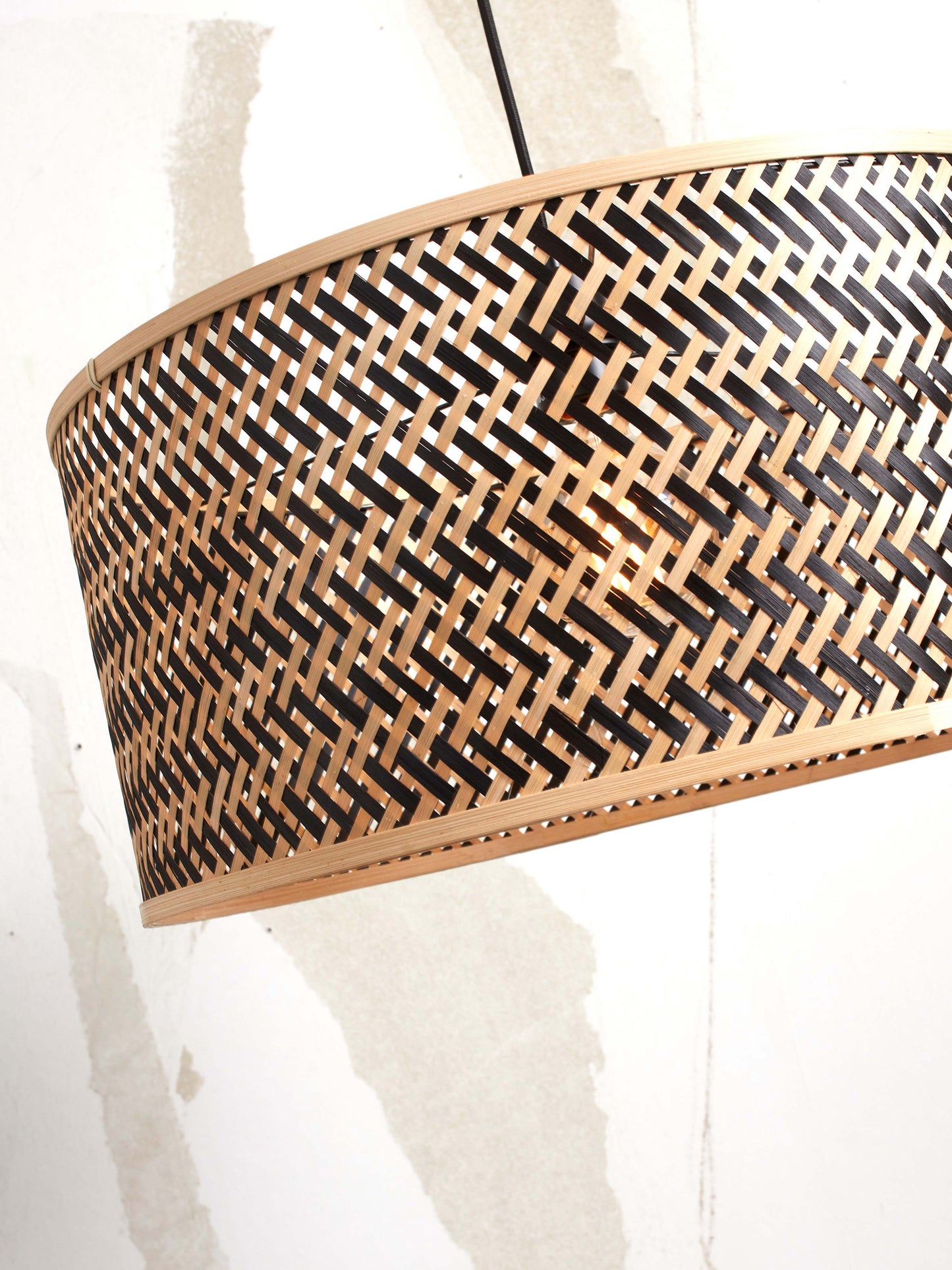 Good&amp;Mojo Stehleuchte Java Bambus nat. H.176cm/Haube Durchmesser 50xH.22cm. s/w.