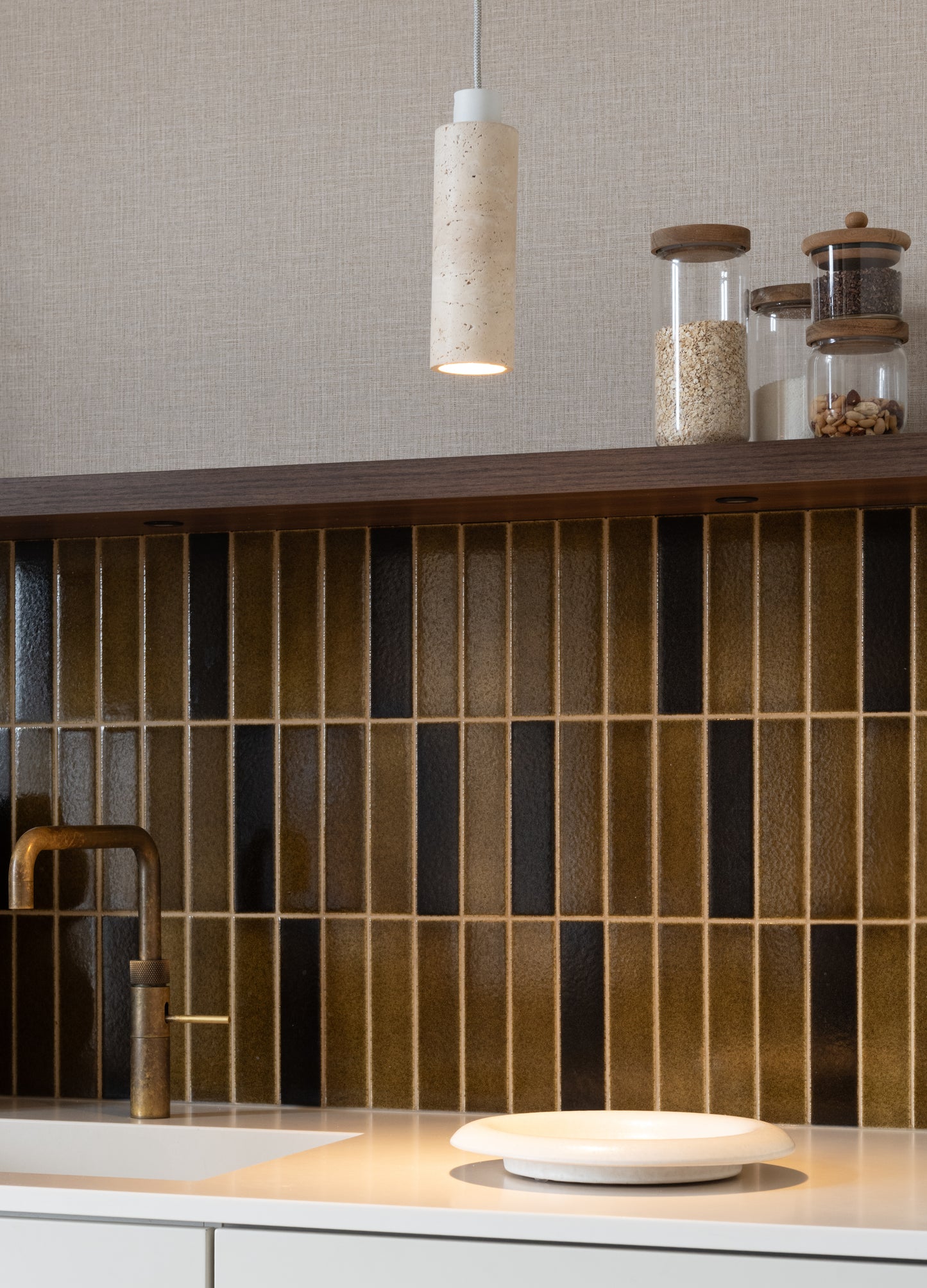 es geht um RoMi Hängelampe Tivoli. weiß