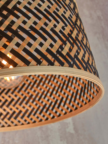 Good&amp;Mojo Stehleuchte Java S Bambus nat. H.150cm/Haube Durchmesser 32xH.18cm. s/w.