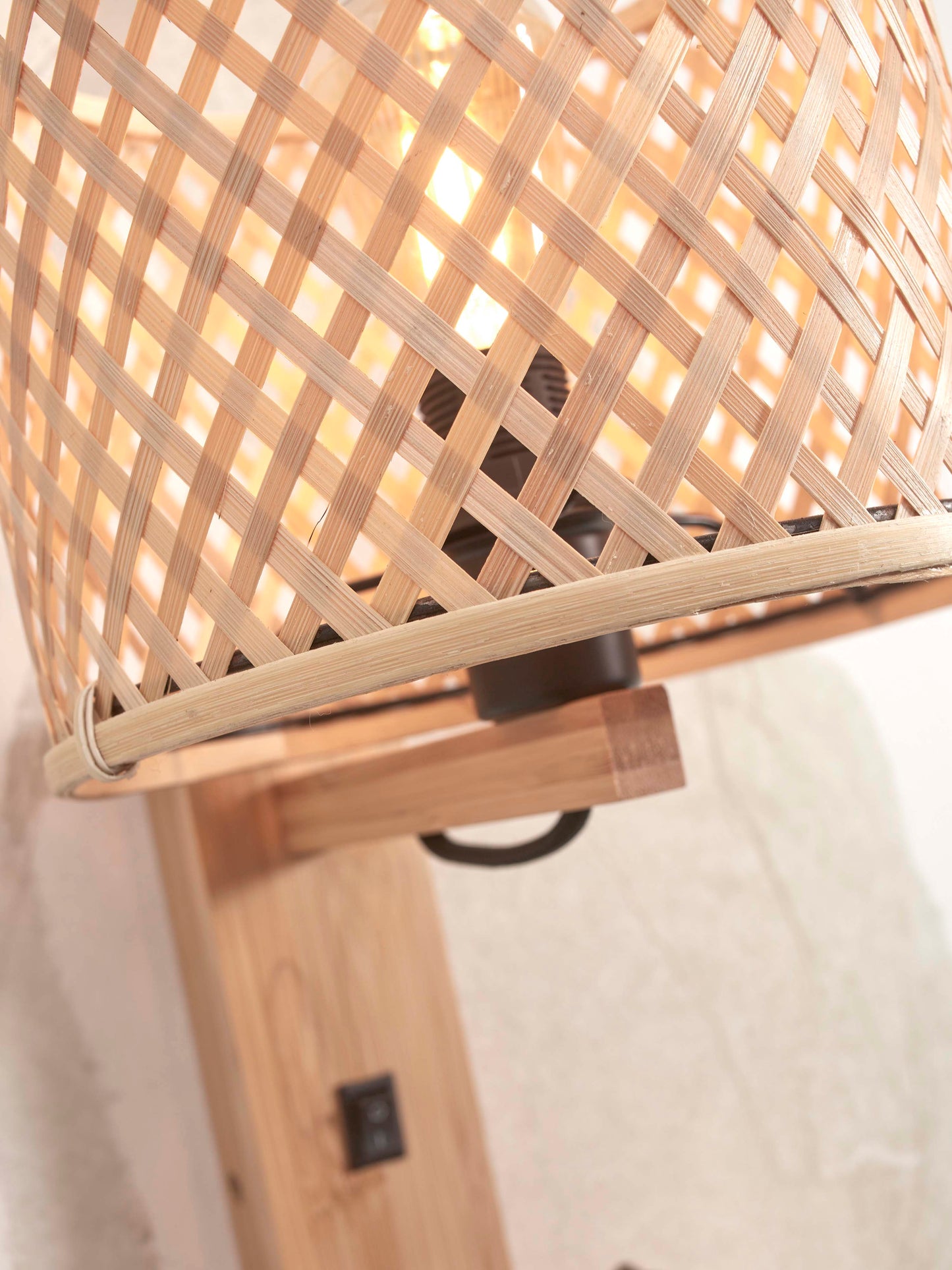 Wandleuchte Java Plank Bambus nat. H.65cm/Haube Durchmesser 18xH.15cm. nass.