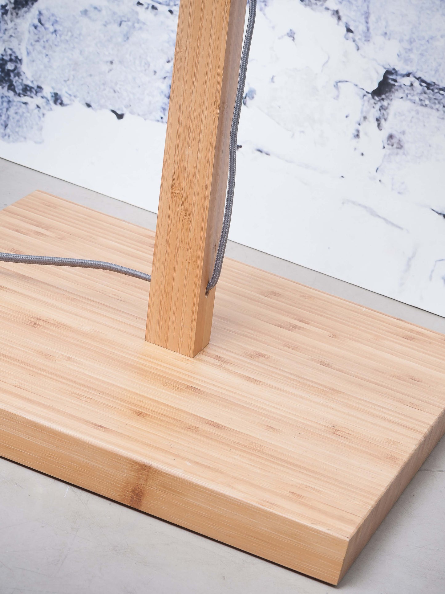 Good&amp;Mojo Stehleuchte Java Bambus nat. H.176cm/Haube Durchmesser 50xH.22cm. s/w.