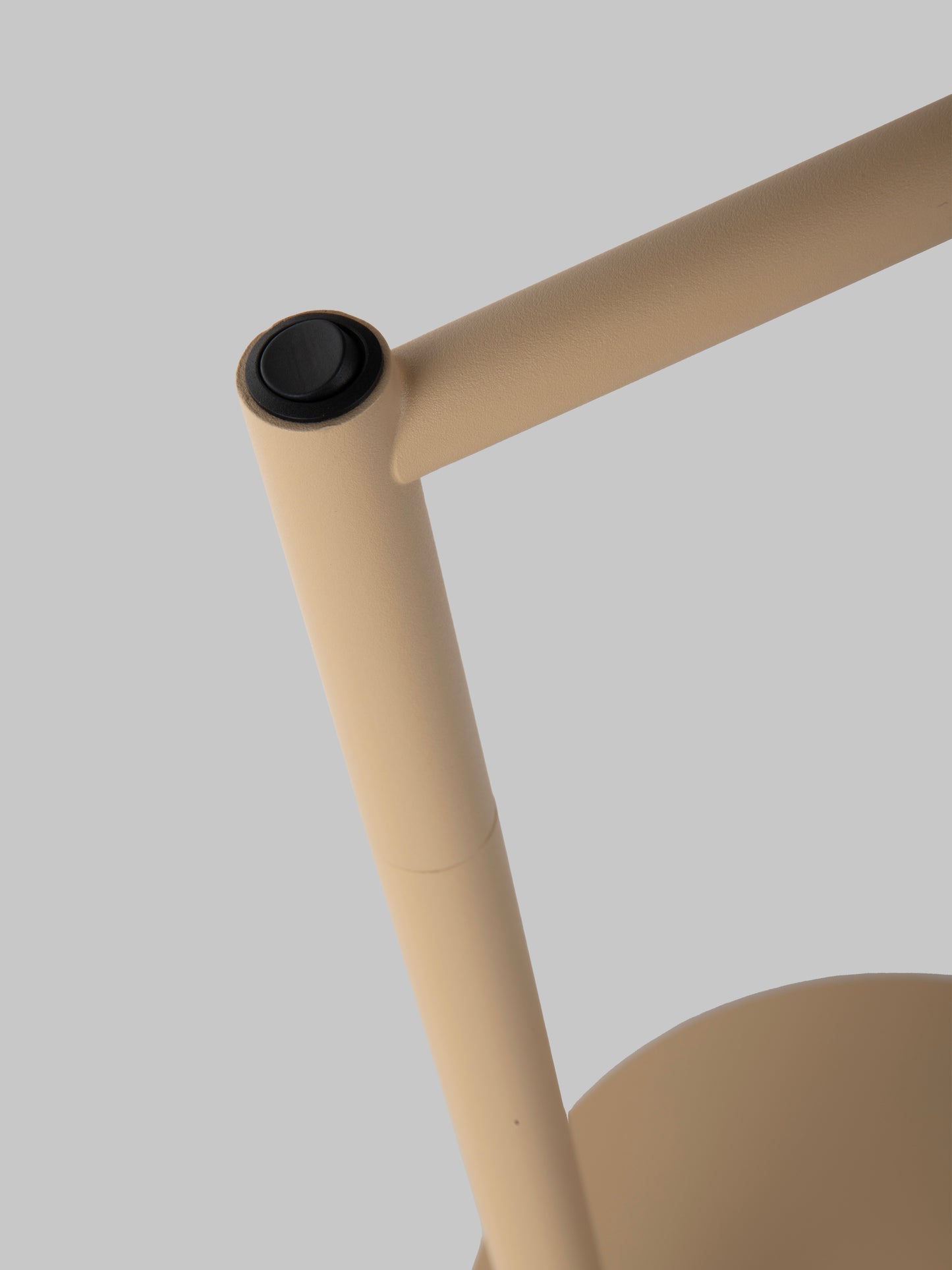 Es handelt sich um die Tischlampe RoMi Bilbao. Beige